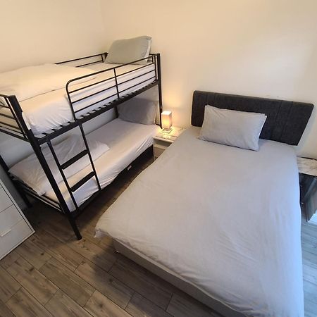 Gatwick Rooms-Travel Service-Airport Parking Ifield Exteriör bild