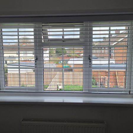 Gatwick Rooms-Travel Service-Airport Parking Ifield Exteriör bild