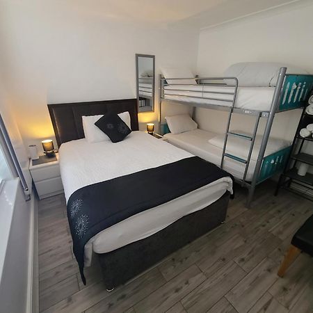 Gatwick Rooms-Travel Service-Airport Parking Ifield Exteriör bild
