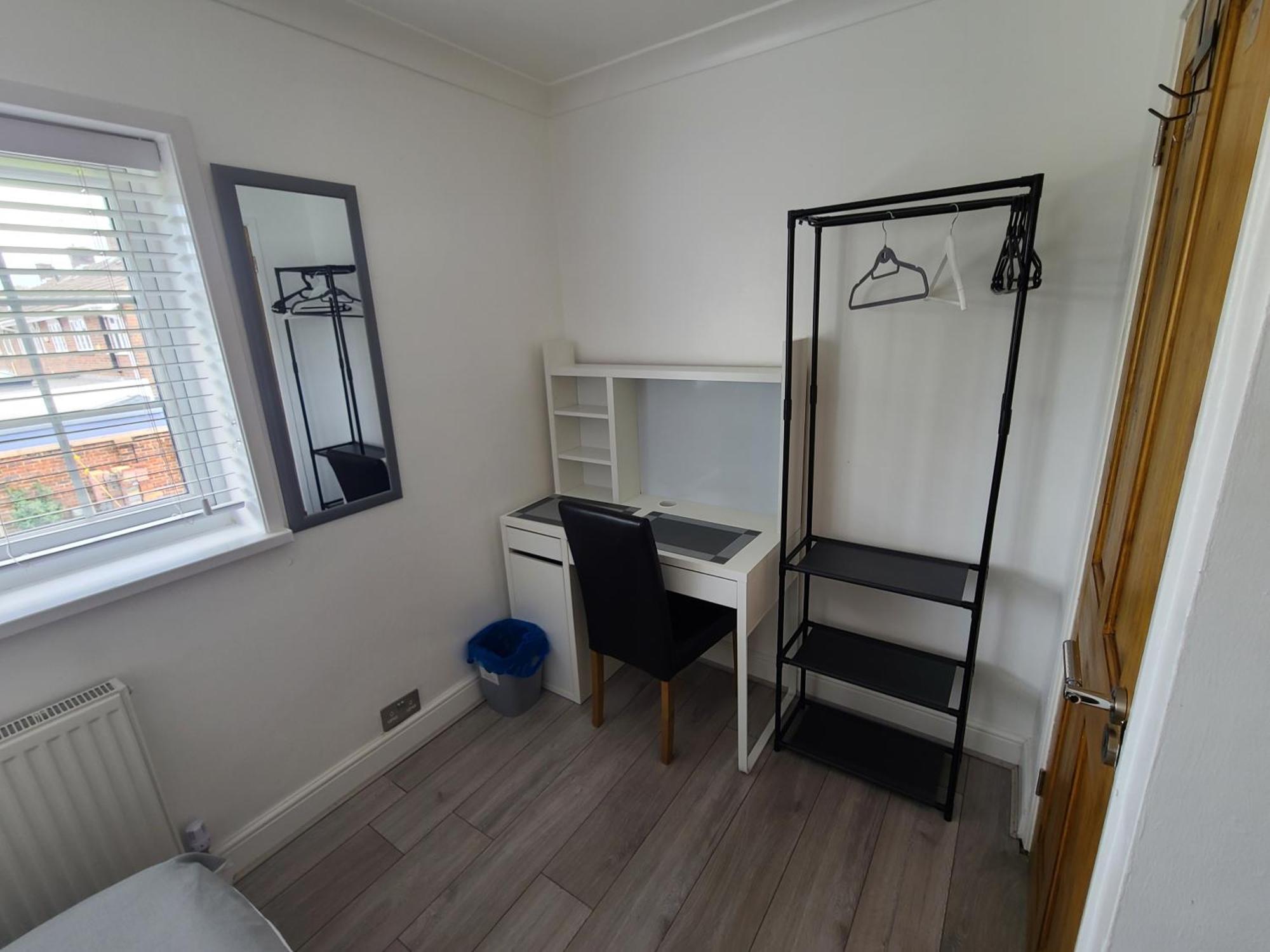 Gatwick Rooms-Travel Service-Airport Parking Ifield Exteriör bild