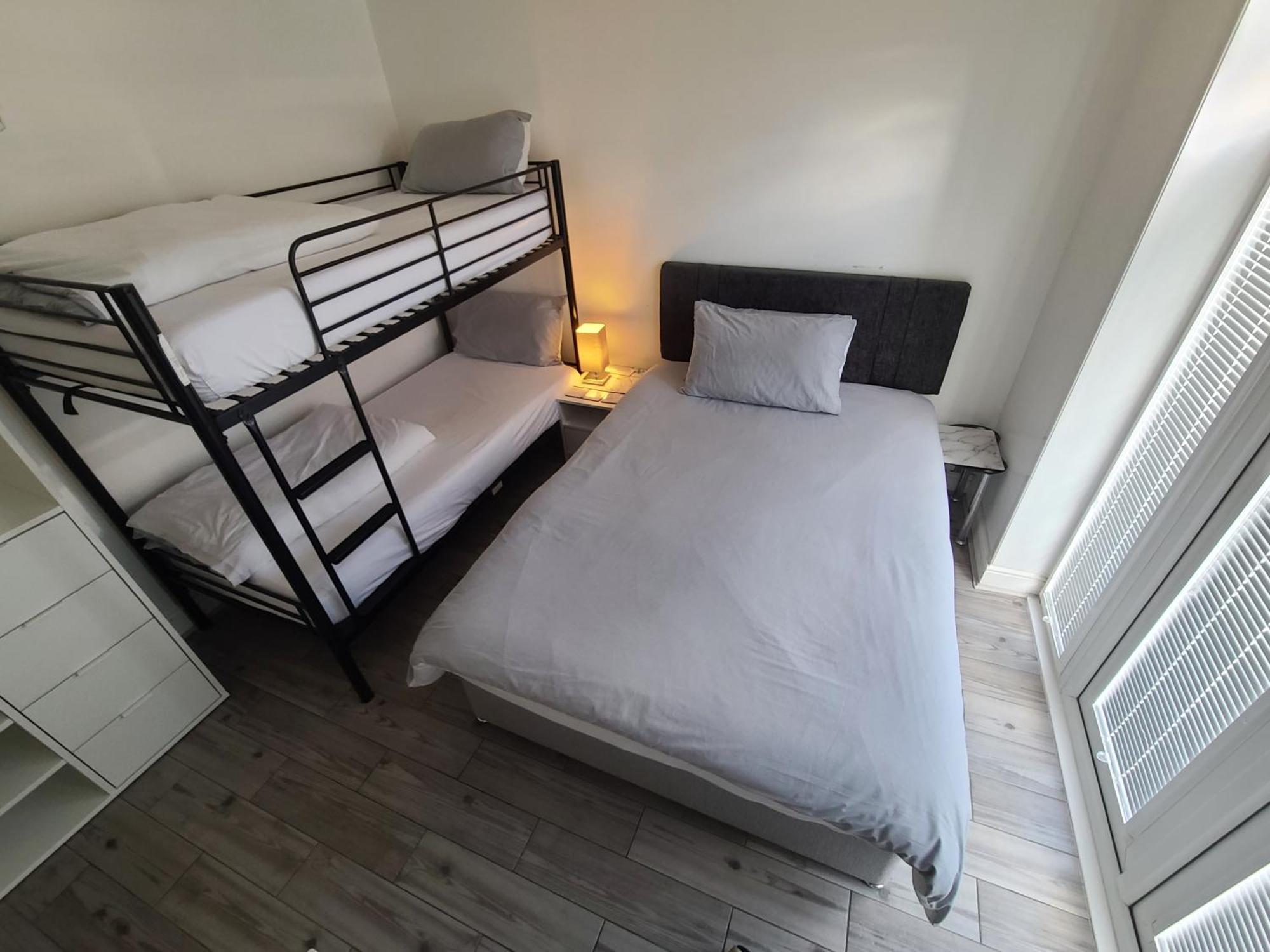 Gatwick Rooms-Travel Service-Airport Parking Ifield Exteriör bild