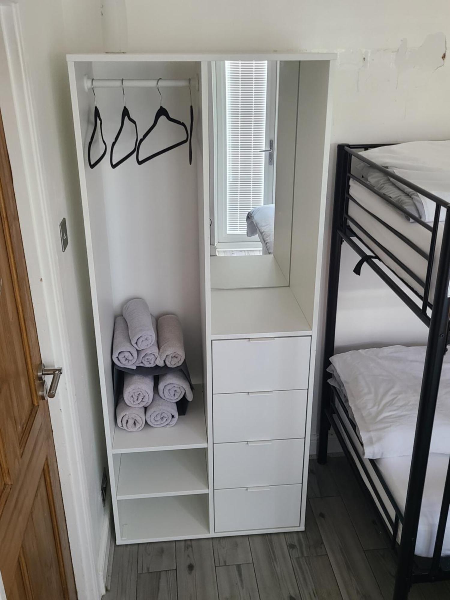 Gatwick Rooms-Travel Service-Airport Parking Ifield Exteriör bild