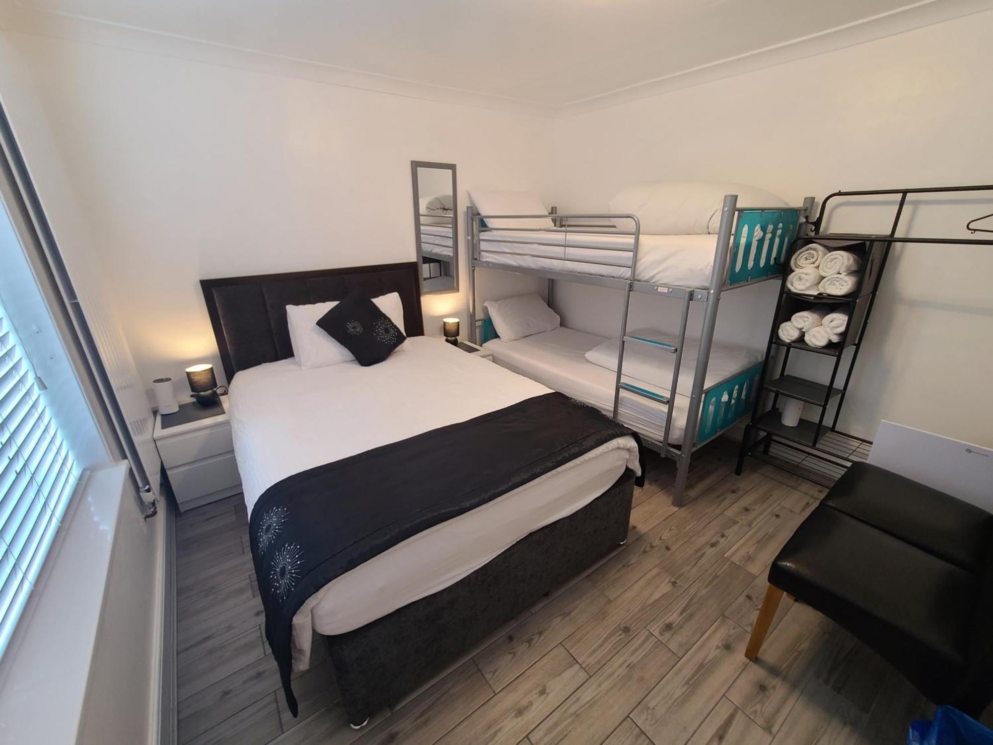 Gatwick Rooms-Travel Service-Airport Parking Ifield Exteriör bild