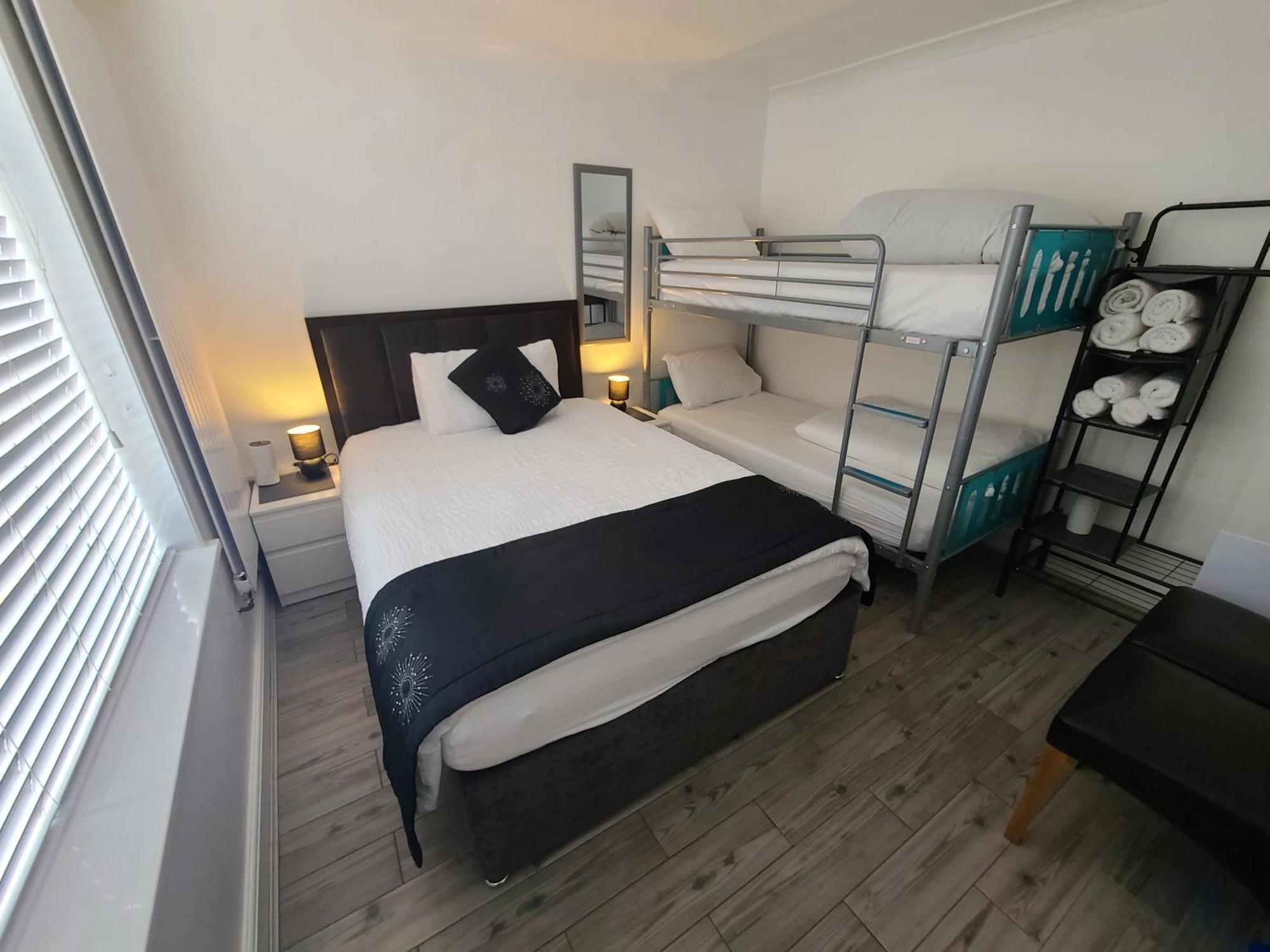 Gatwick Rooms-Travel Service-Airport Parking Ifield Exteriör bild