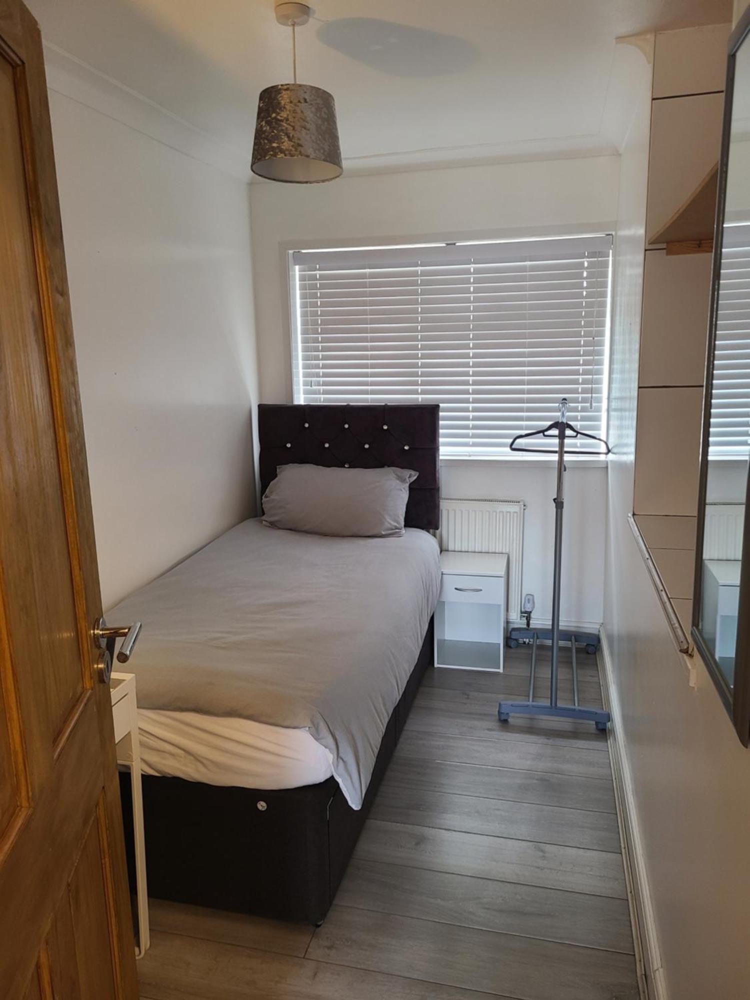 Gatwick Rooms-Travel Service-Airport Parking Ifield Exteriör bild