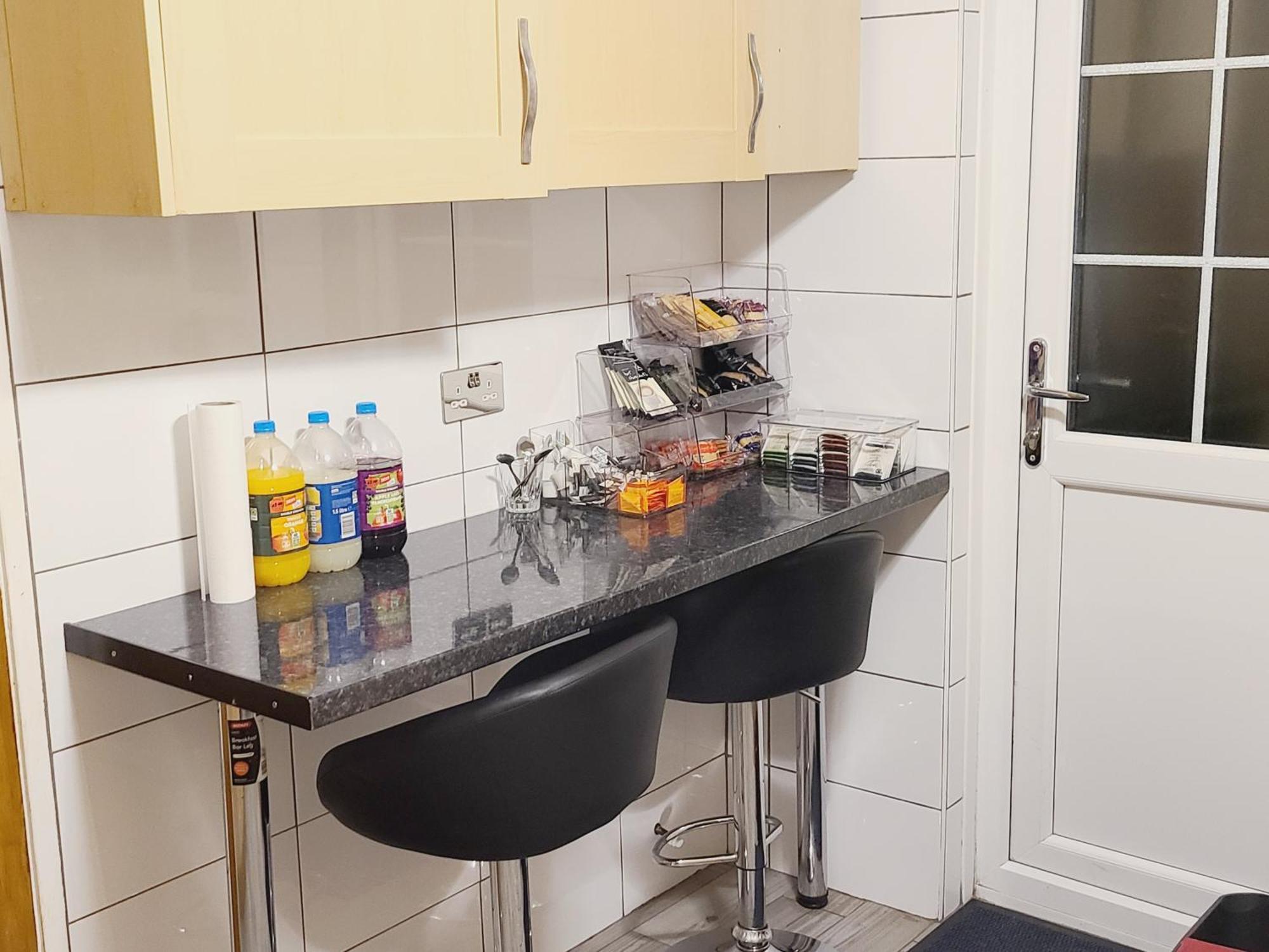 Gatwick Rooms-Travel Service-Airport Parking Ifield Exteriör bild