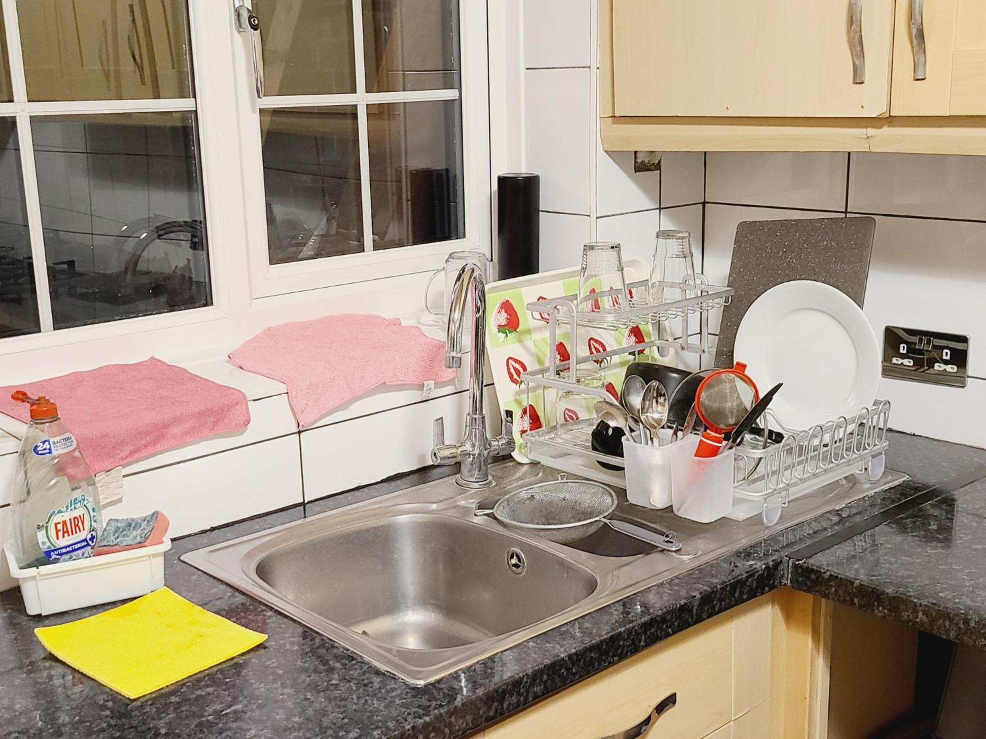 Gatwick Rooms-Travel Service-Airport Parking Ifield Exteriör bild