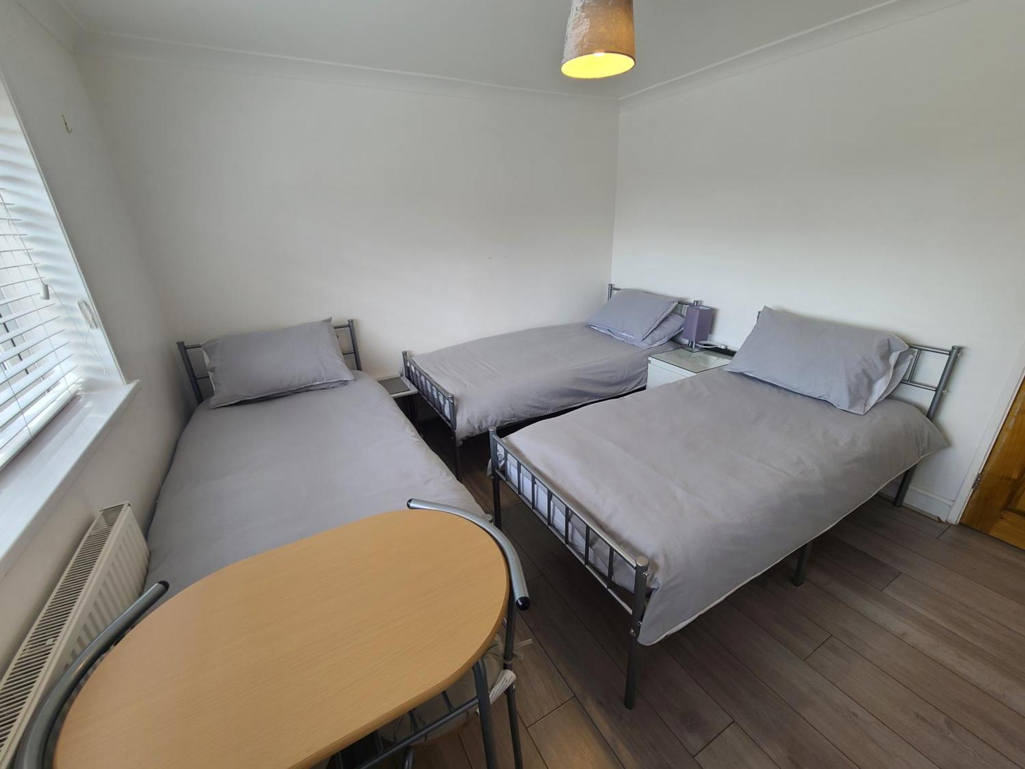 Gatwick Rooms-Travel Service-Airport Parking Ifield Exteriör bild